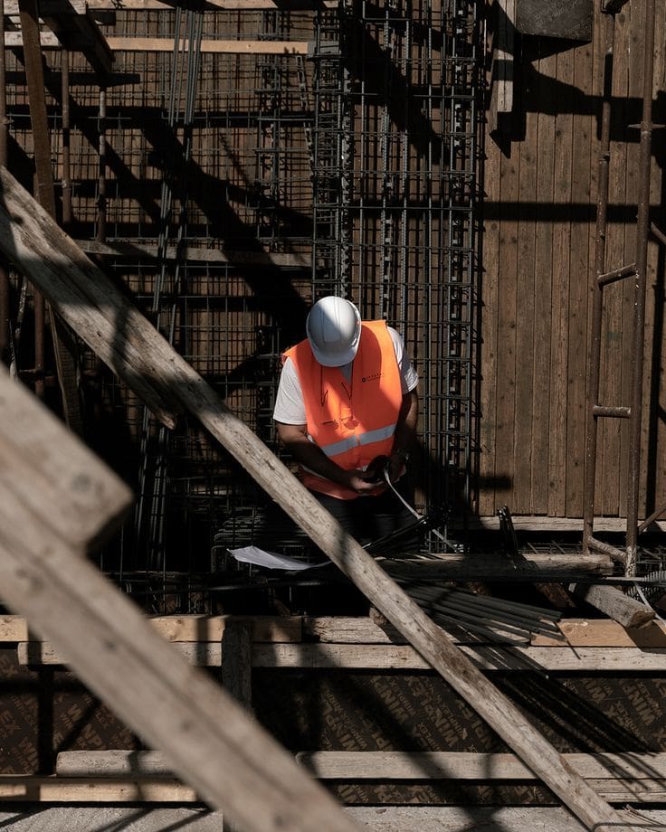 Man with a vest in front of rebars